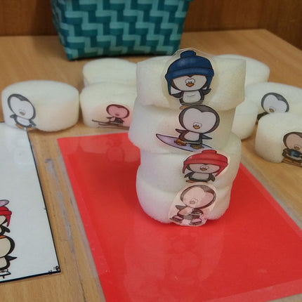 stapel pinguin op het ijs