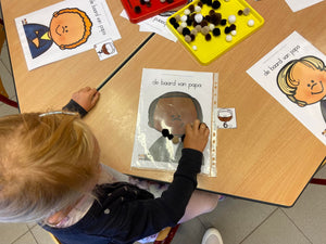 de baard van papa met pompons