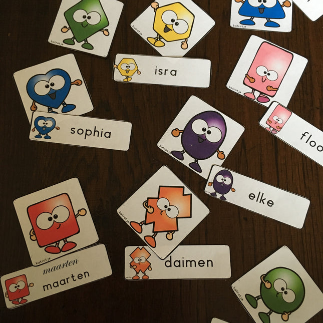 symboolkaarten en naamkaarten met kleurige vormen en spelideeën