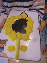zonnebloemen plukken voor peuterhanden