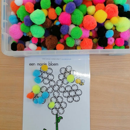 fijne motoriek: opdrachten met pompons