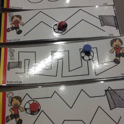 spelen met magneten + voetbal magneetkaarten extra