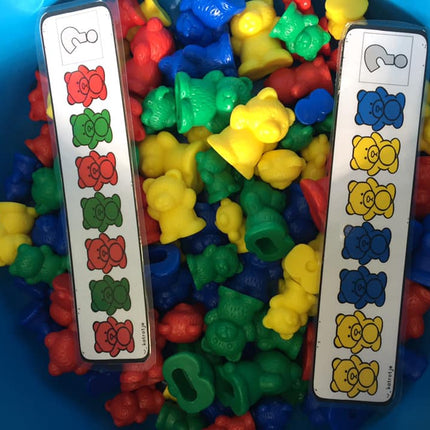 spelen met de sorteer beertjes