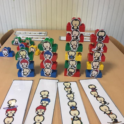 stapel pinguin op het ijs