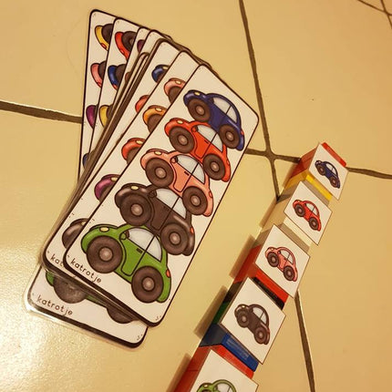 stapelen met gekleurde auto's