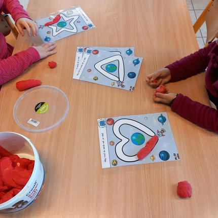 we vliegen door de ruimte